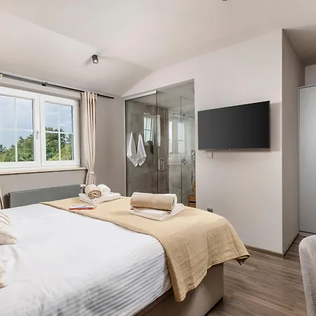 Hygge -5 Bedroom Villa *