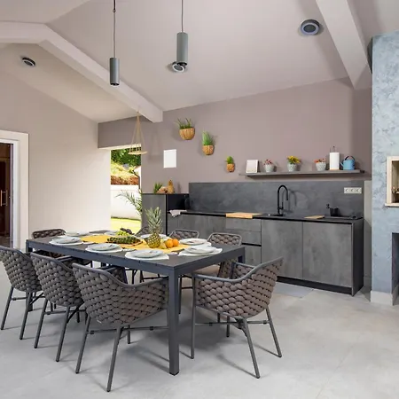 Villa Hygge -5 Bedroom Labin (Istria)